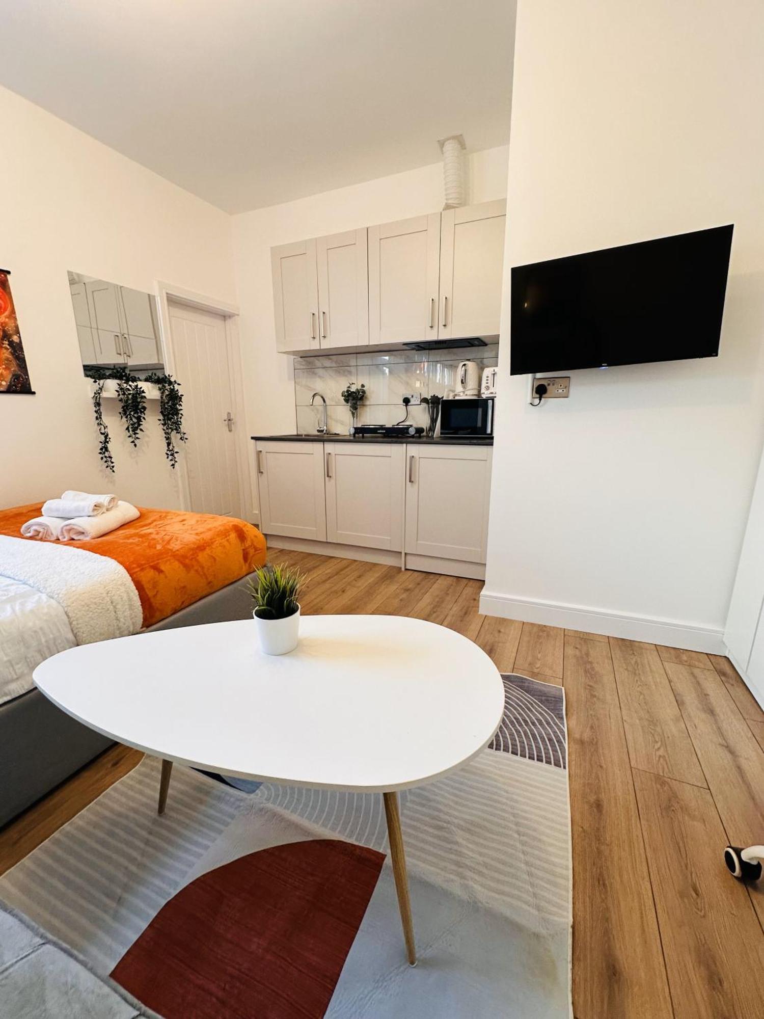 R4 Luxury Studio En-Suite Room In Harborne Lane By Queen Elizabeth Hospital Бирмингам Екстериор снимка